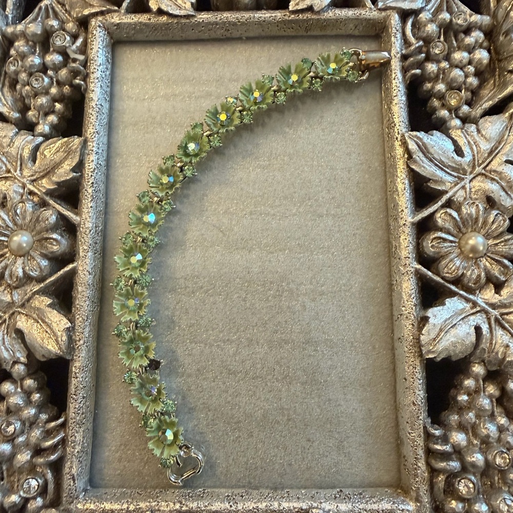 Lisner Vintage Elegant Flower Green Bracelet